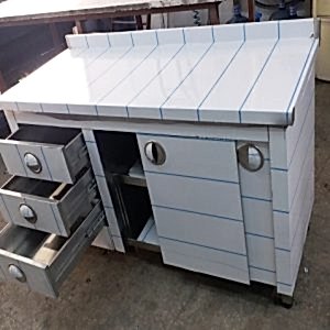 Kapalı Çekmeceli Çalışma Tezgahı